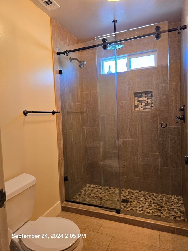 Building Photo - 2 bed 1 bath with bonus room