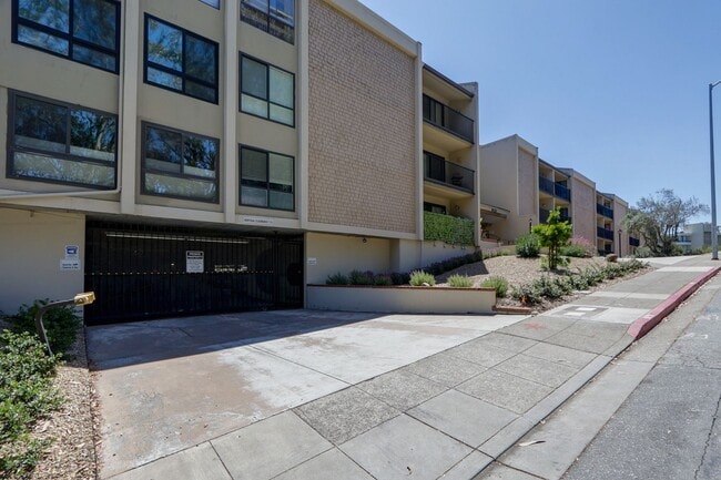 Building Photo - 380 Vallejo Dr