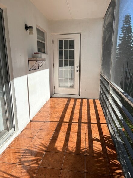 Balcony - 4500 N Flagler Dr