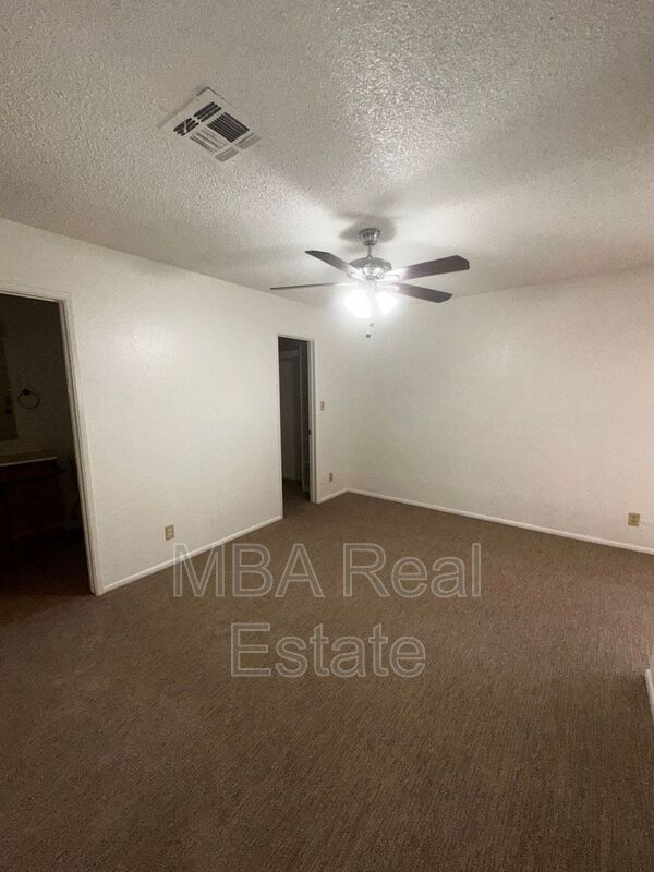 Building Photo - 195 N Cottonwood St
