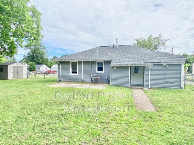 Building Photo - 323 Roane Dr