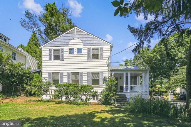 Building Photo - 8901 Montgomery Ave