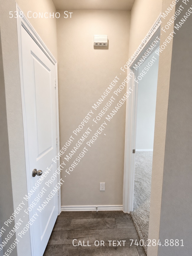Building Photo - 538 Concho St