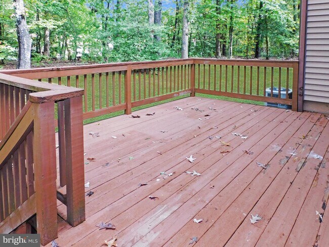 Building Photo - Red Oak