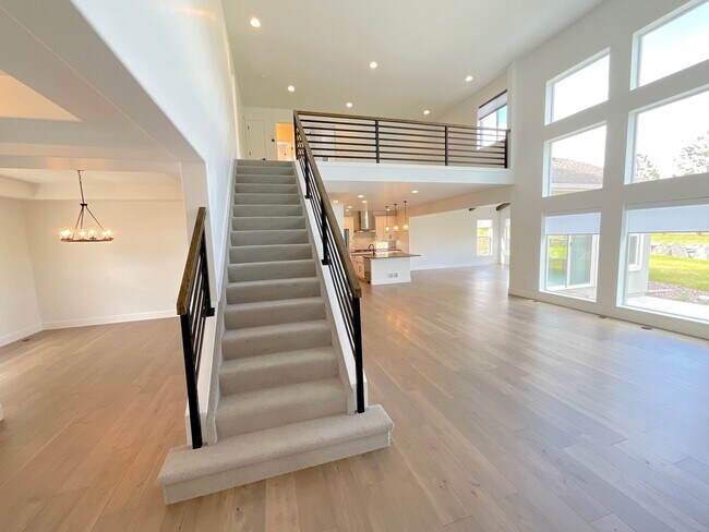 Building Photo - 5 Bedroom Home Available Near Baptist Rd &...