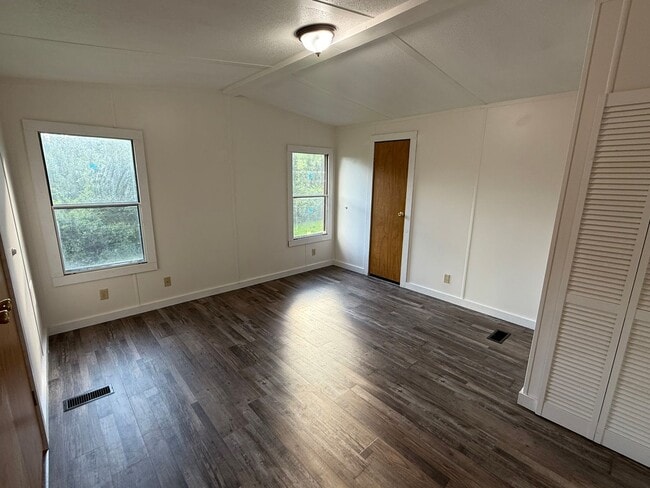 Building Photo - Move-In Ready 3/2 Home With Modern Upgrades & Country Charm