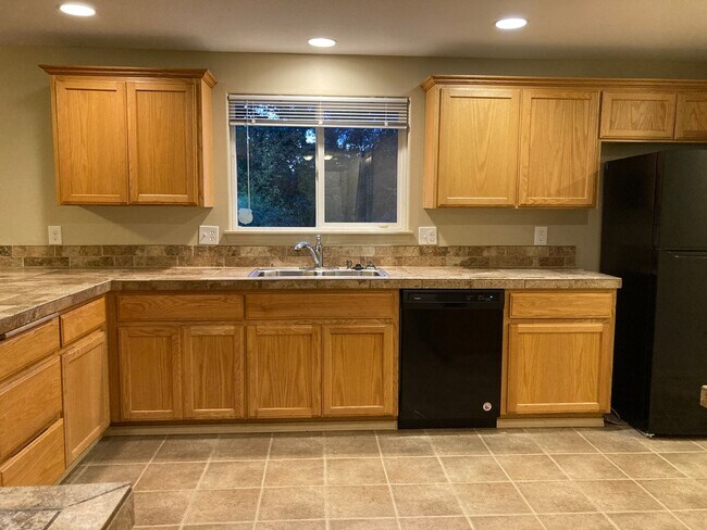 Building Photo - 2 Story Home in Lafayette - Showings Start 4/2