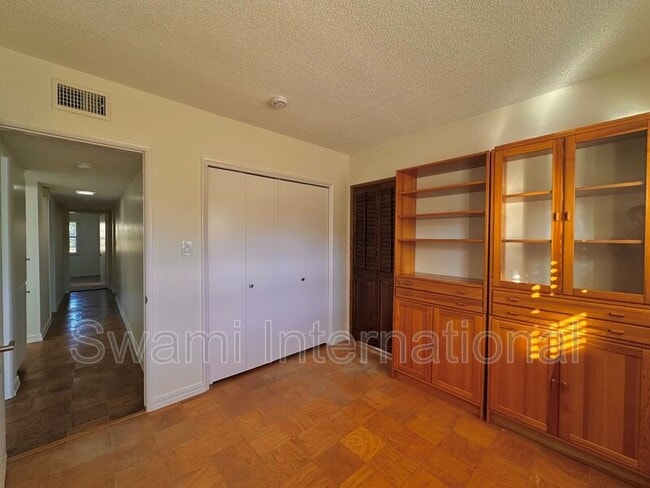 Building Photo - 1820 Avenida Estudiante