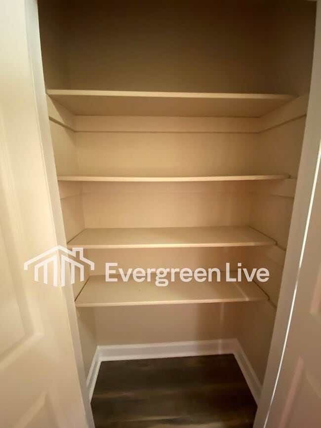 Building Photo - 72 Voda Ct