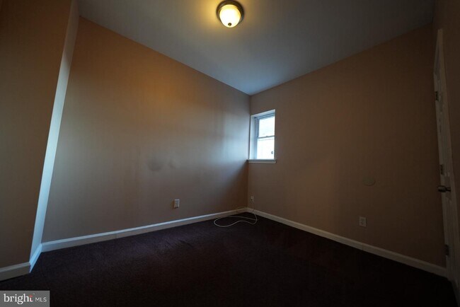 Building Photo - 5214 Heston St