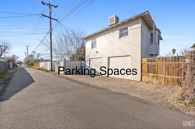 Building Photo - 811 Wilson Ave