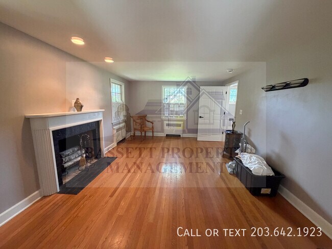 Building Photo - 25 Glenbrook Dr