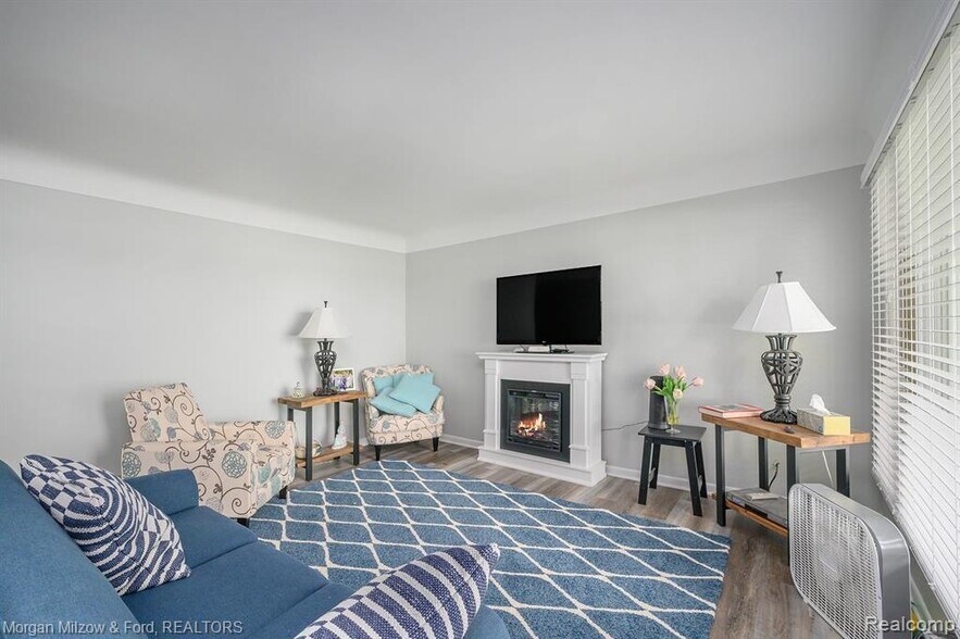Living Room - 5375 Cooley Lake Rd