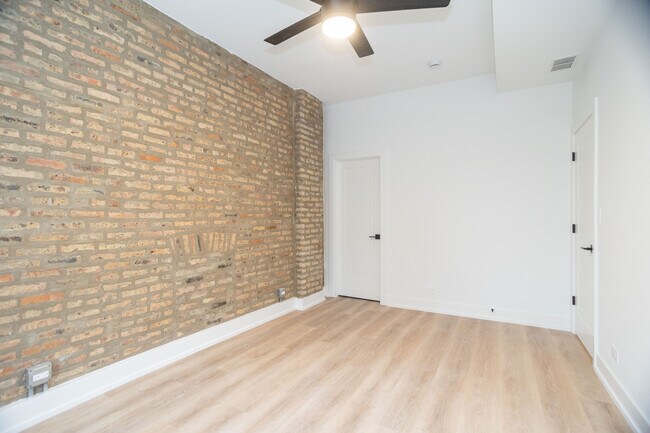 Building Photo - 2254 N Sawyer Ave