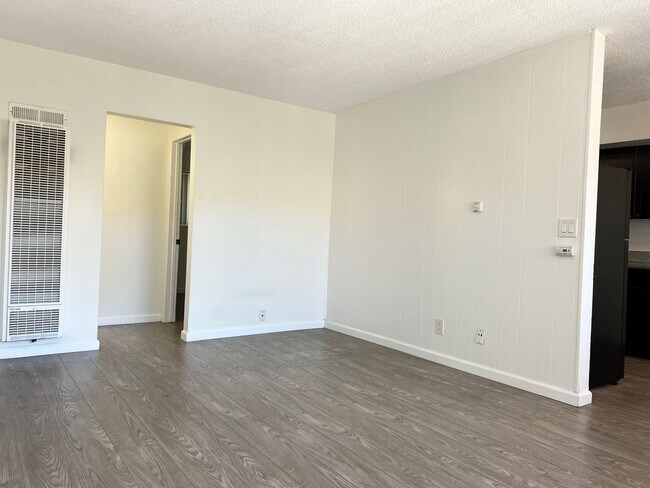 Building Photo - 1 Bed 1 Bath Pacific Beach Apartments