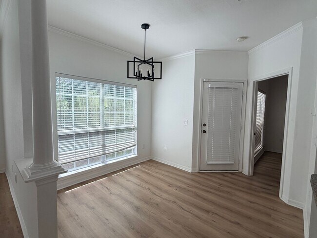 Building Photo - 7800 Point Meadows Dr
