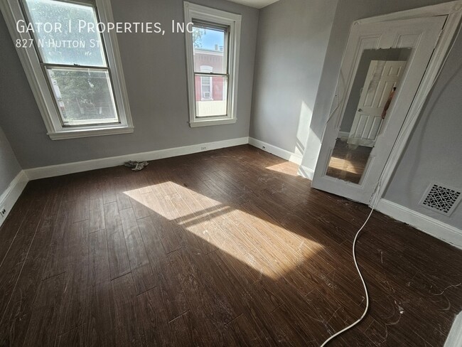 Building Photo - 827 Hutton St