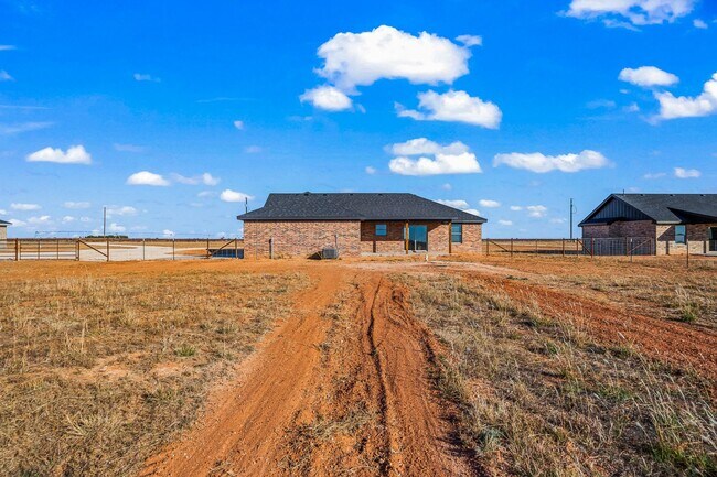 Building Photo - Country Living In Roosevelt ISD!