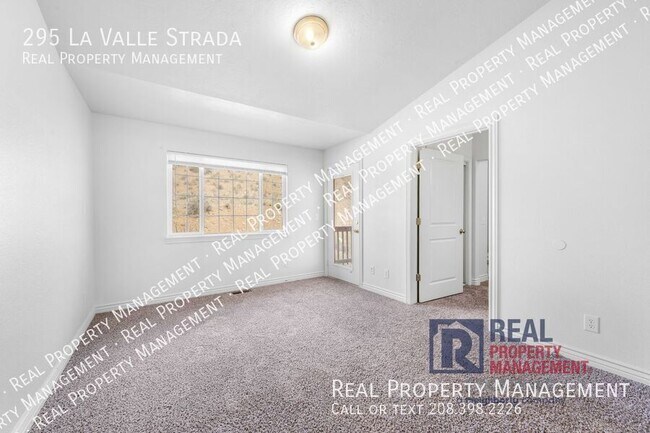 Building Photo - 295 La Valle Strada