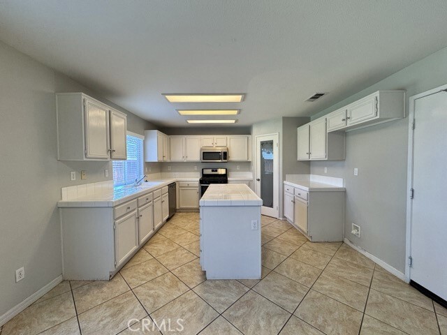 Building Photo - 37876 Amberleaf Ct
