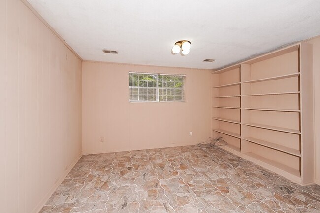 Building Photo - 1922 Ridgemont Road