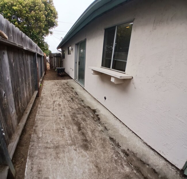 Building Photo - 1060 Santa Ynez Ave