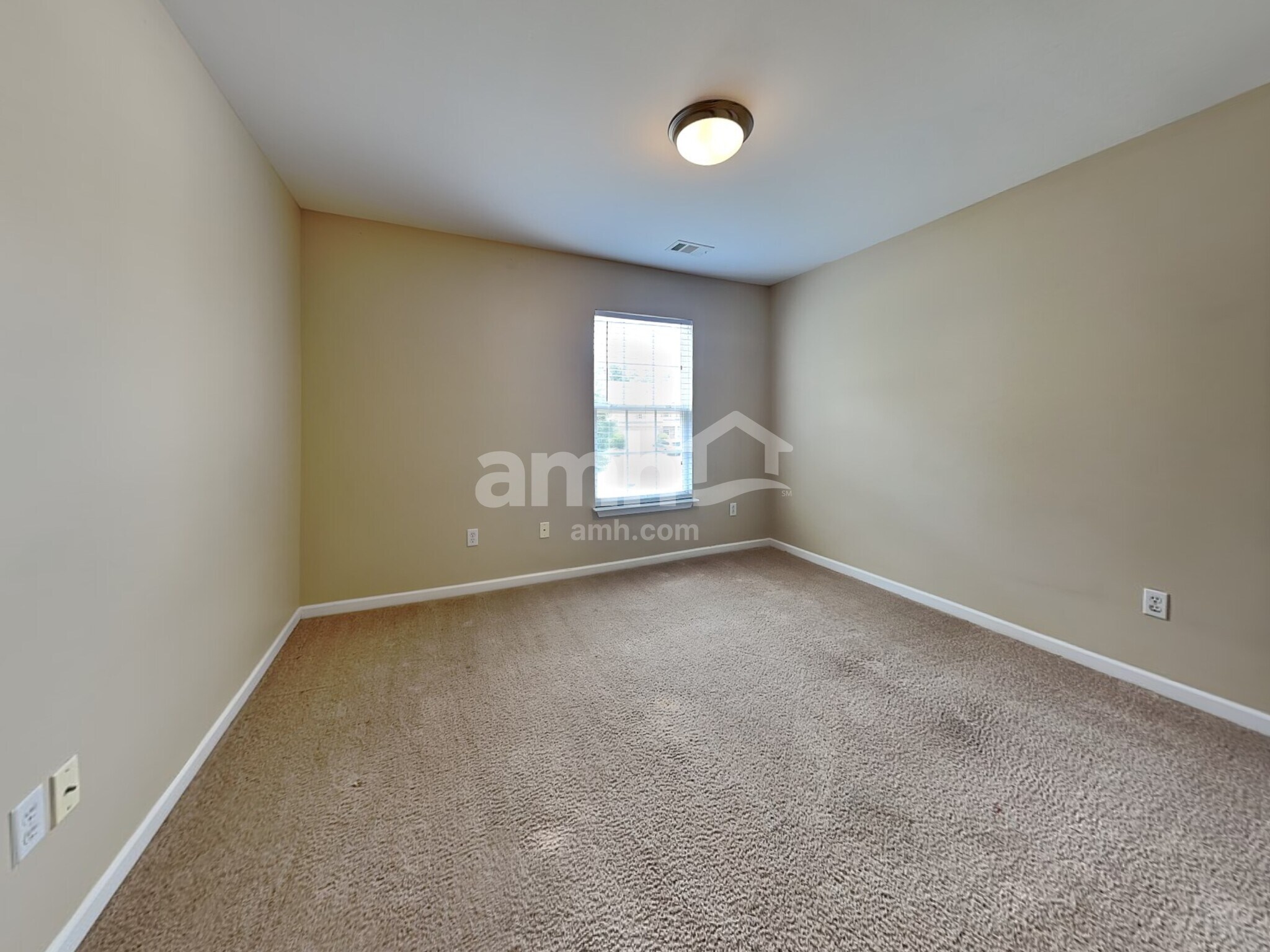 Building Photo - 11 Knoll Ridge Dr