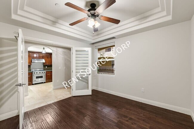 Building Photo - 12044 Hoffman St