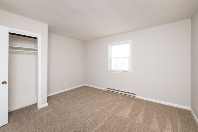 Building Photo - Duplex located just a block from the ocean!