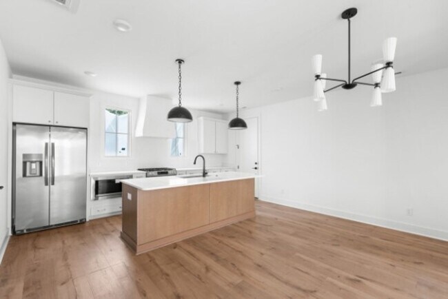 Building Photo - 1814 Stewart Pl