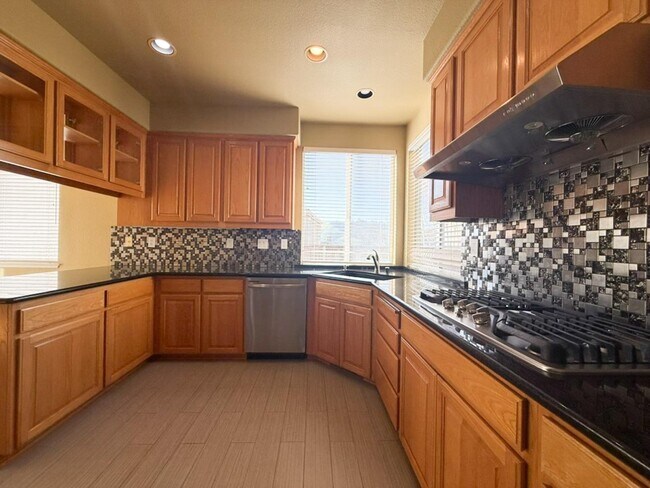 Building Photo - 15 Parkridge Cir