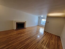 Building Photo - 1181 Langley Way