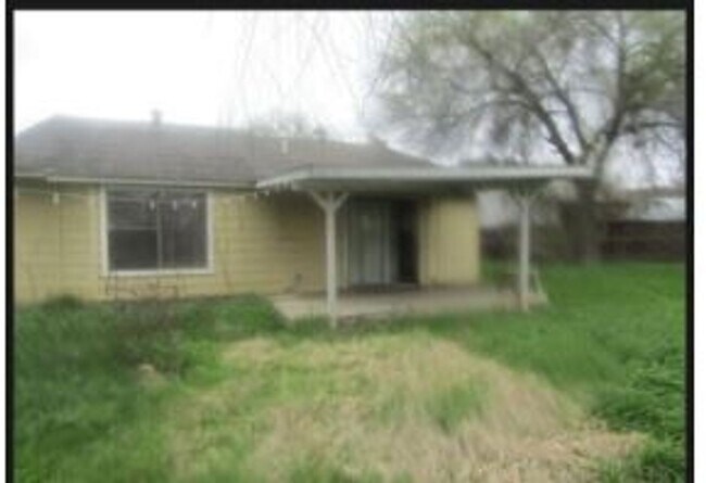 Building Photo - Charming 3BR House in San Antonio