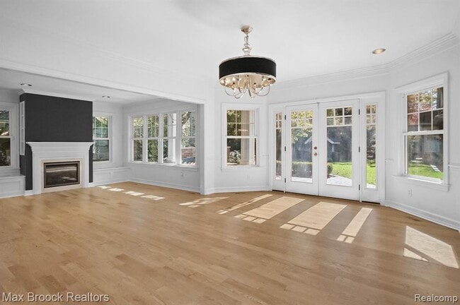 Building Photo - 2120 Buckingham Ave