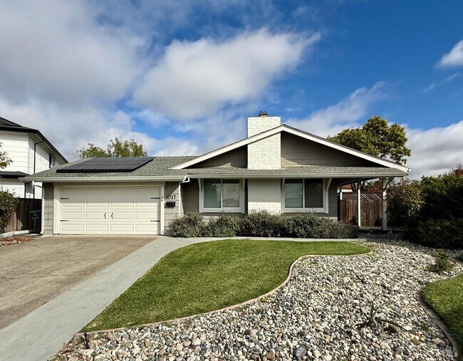 Building Photo - 1017 Carob Ct