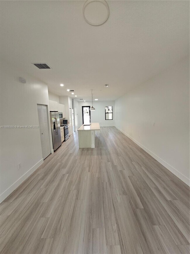 Building Photo - 7831 NW 104th Ave