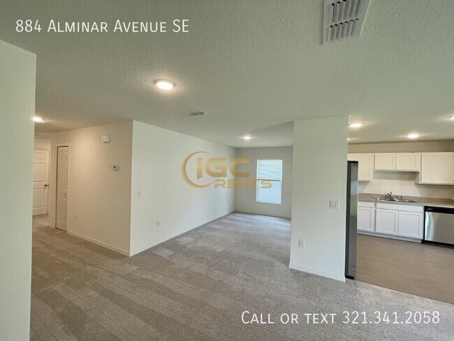 Building Photo - 884 Alminar Ave SE