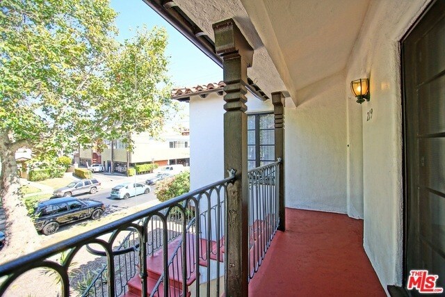 Building Photo - 219 S Martel Ave