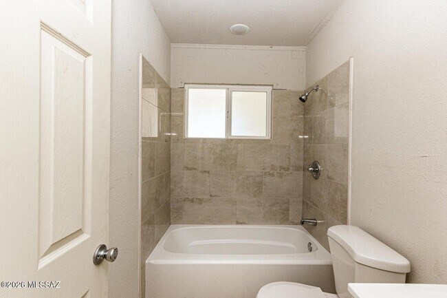 Building Photo - 2433 E Cameron Vista