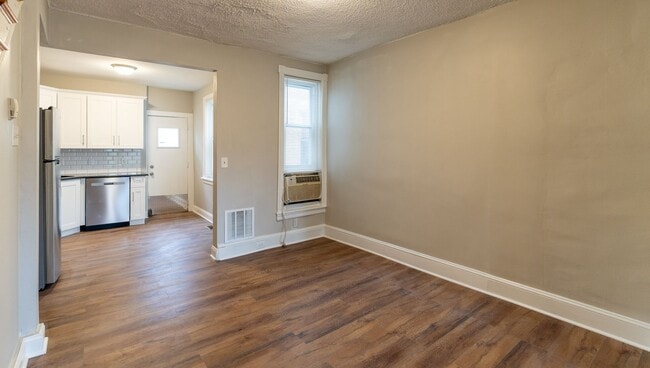 Building Photo - Newly remodeled 3 bedroom Grays Ferry Area