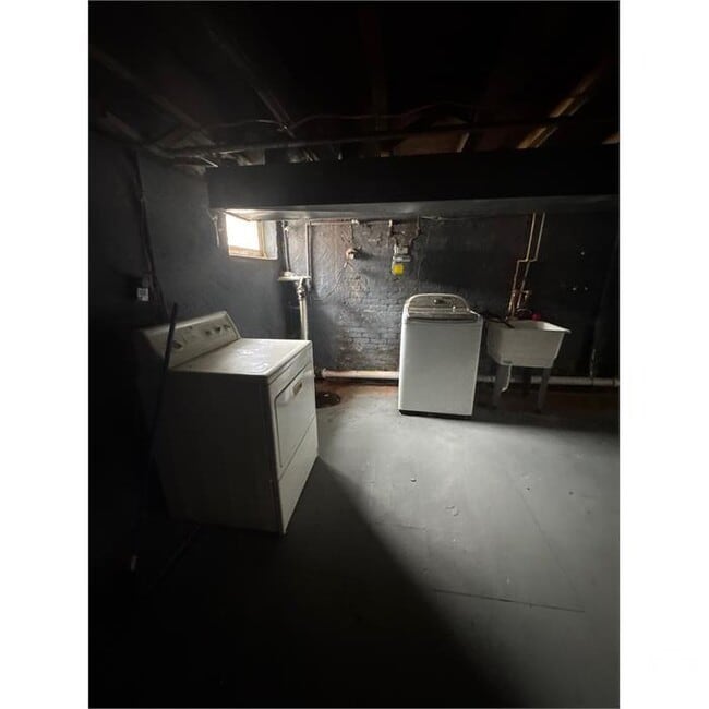 Building Photo - 2 Bedroom PLUS Den