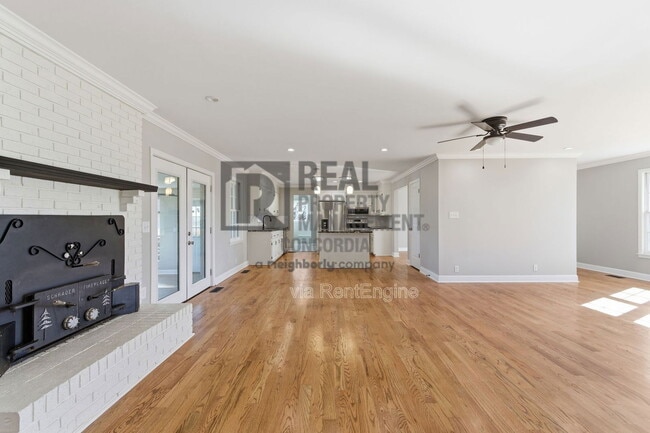 Building Photo - 1246 S Russell St