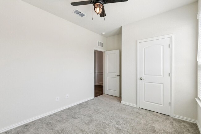 Building Photo - 2412 Rooster Ln