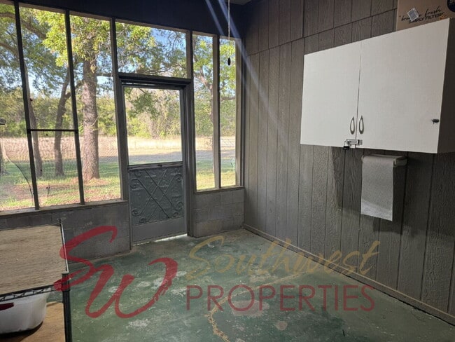 Building Photo - 2 bedroom 2 bath on a 12 acre paradise!