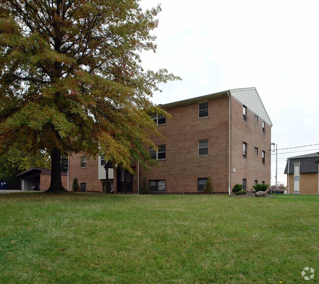 Green Acres Apartments 3007 Green Acres Dr Youngstown OH 44505