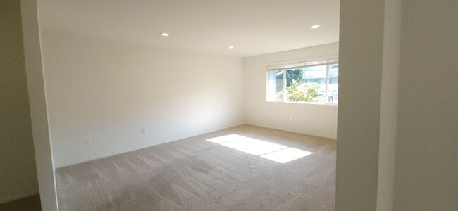 Building Photo - 1410 N Waugh Rd