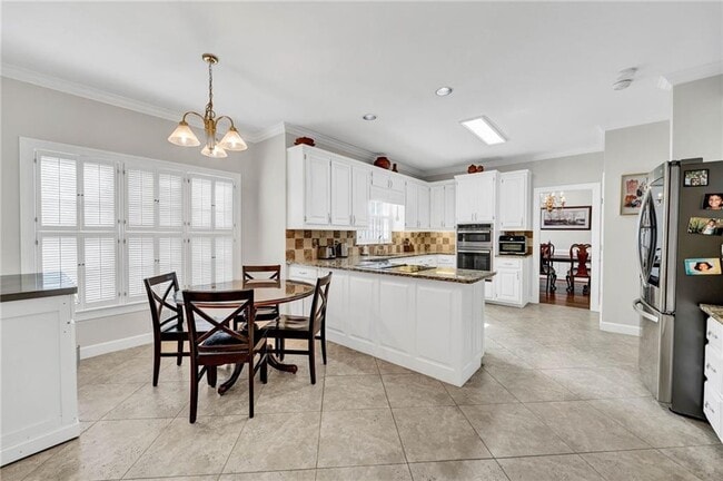 Building Photo - 2448 Kings Arms Dr