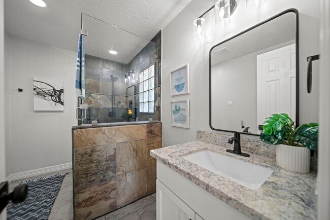 Building Photo - 1109 Moody St