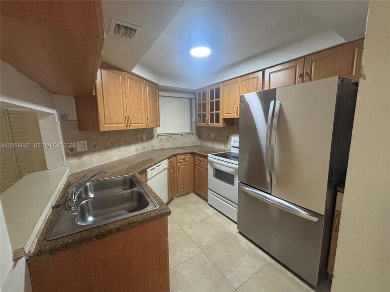 Building Photo - 8305 SW 152nd Ave
