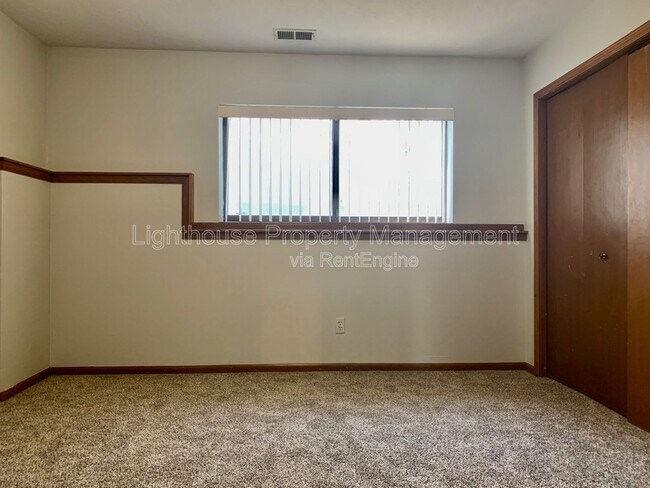 Building Photo - 6691 Boca Vista Dr NE